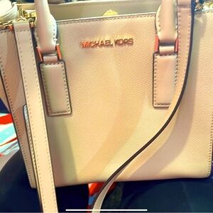 Michael Kors Cream Crossbody Ecu
